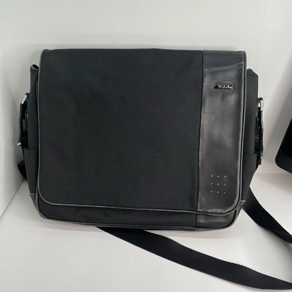 TUMI Spirit of Imagination Black Nylon & Leather Messenger‎ Bag #23671D